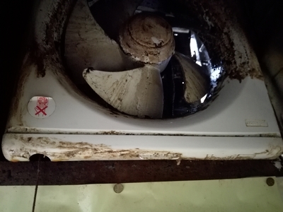 酢と重曹で換気扇掃除