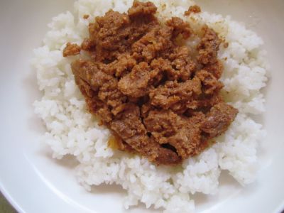 タコスミートをご飯の上に